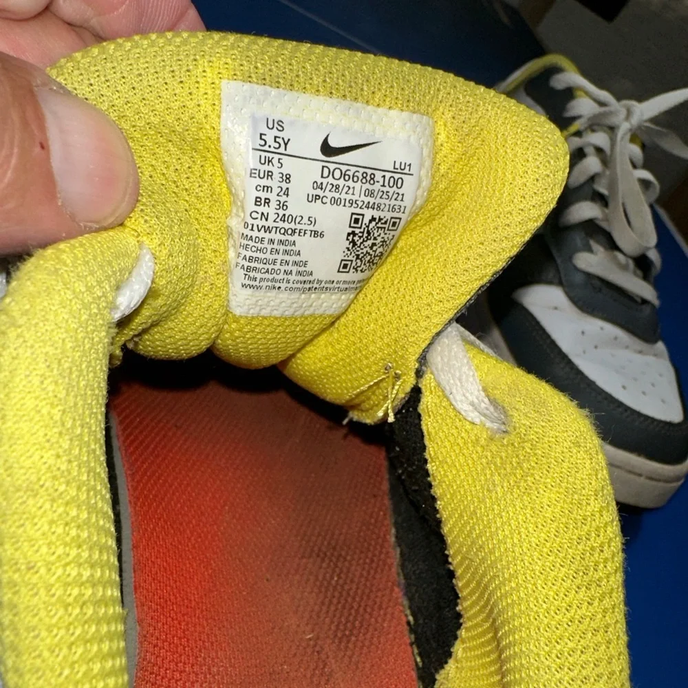 Nike Court Borough Low 2 Gray White and Yellow Smiley Size‎ 5.5